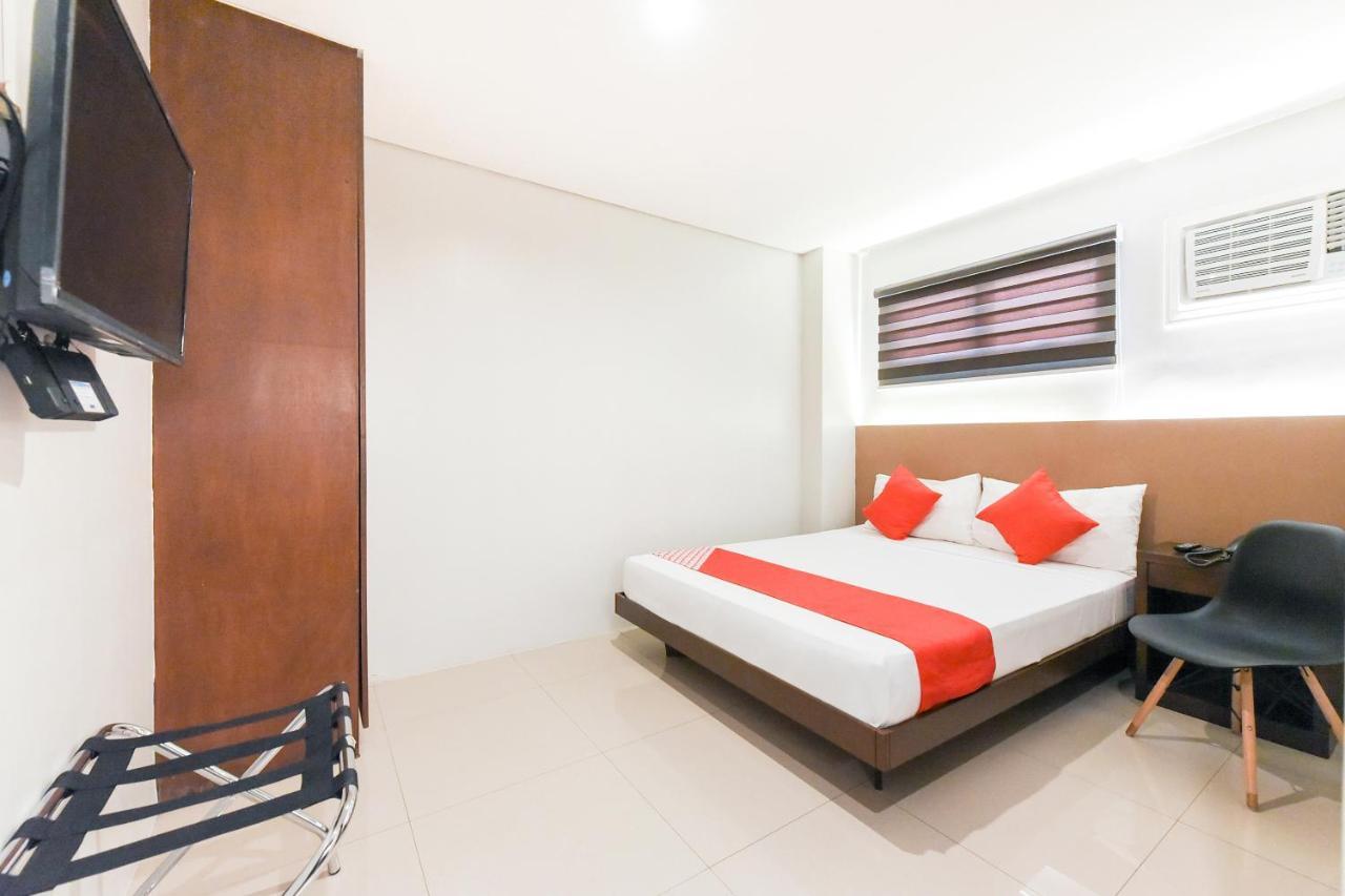 Oyo 111 The Chipper Hotel Quezon City Exterior foto