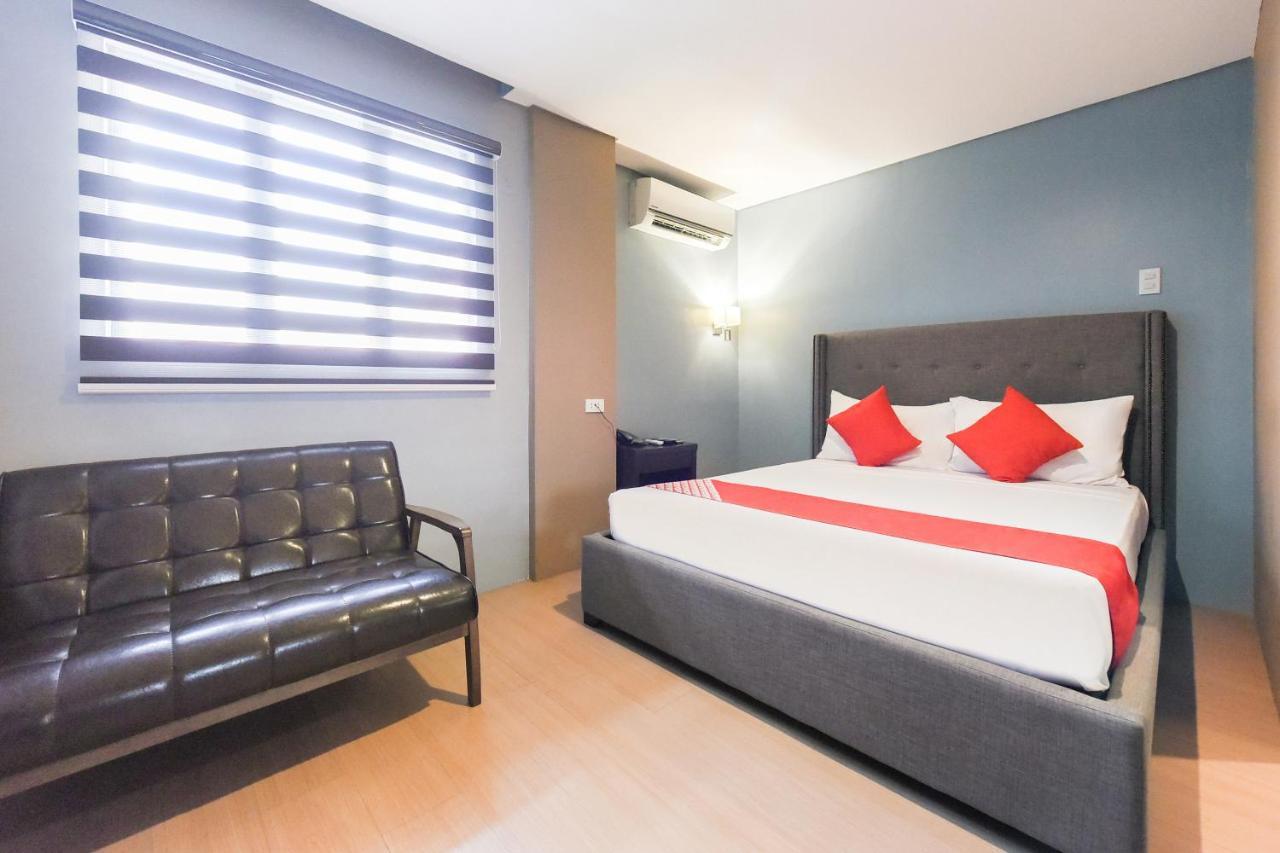 Oyo 111 The Chipper Hotel Quezon City Exterior foto