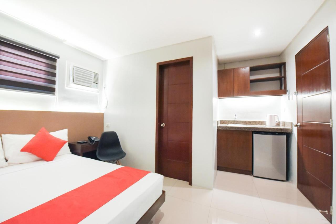 Oyo 111 The Chipper Hotel Quezon City Exterior foto
