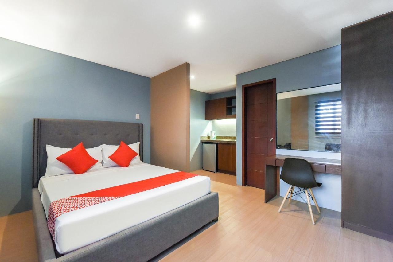 Oyo 111 The Chipper Hotel Quezon City Exterior foto