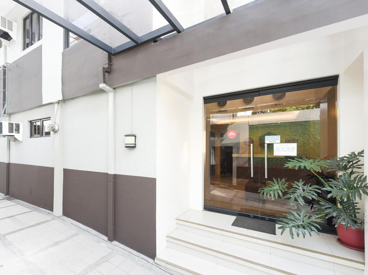 Oyo 111 The Chipper Hotel Quezon City Exterior foto